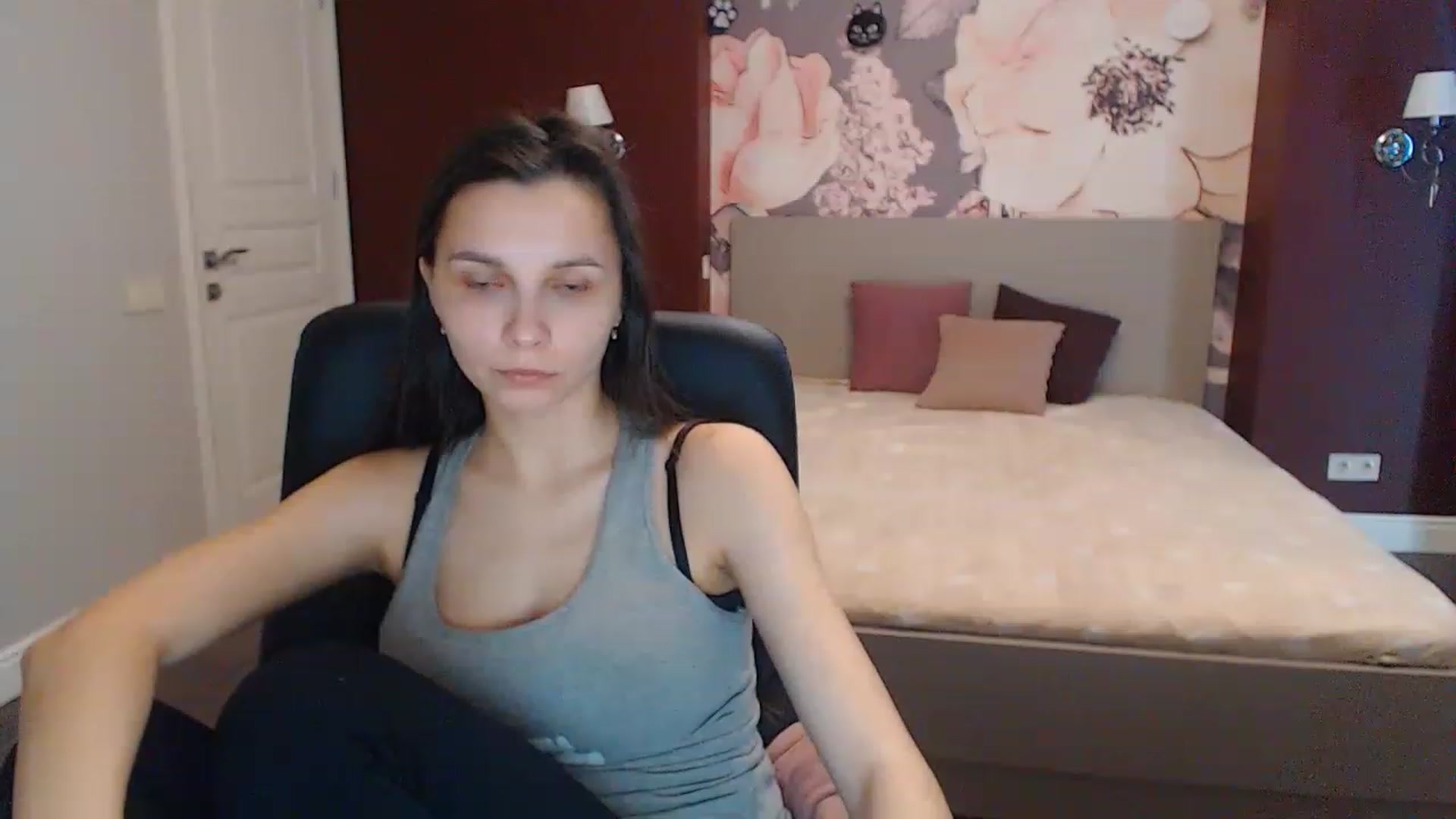 Gallery image thumbnail from Karina_Mils's myfreecams stream on, 03/29/2023, 07:39 image 13 of 20