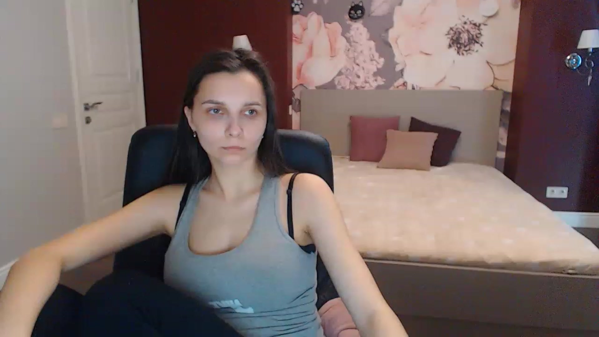 Gallery image thumbnail from Karina_Mils's myfreecams stream on, 03/29/2023, 07:39 image 16 of 20