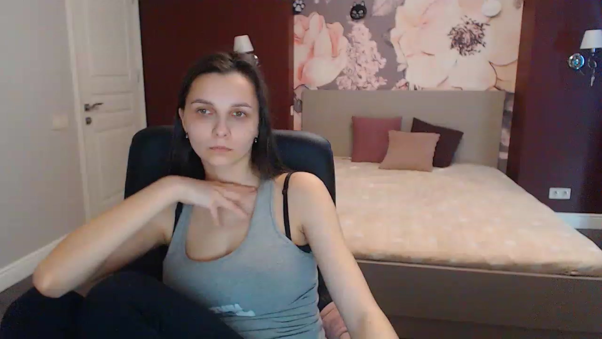Gallery image thumbnail from Karina_Mils's myfreecams stream on, 03/29/2023, 07:39 image 17 of 20