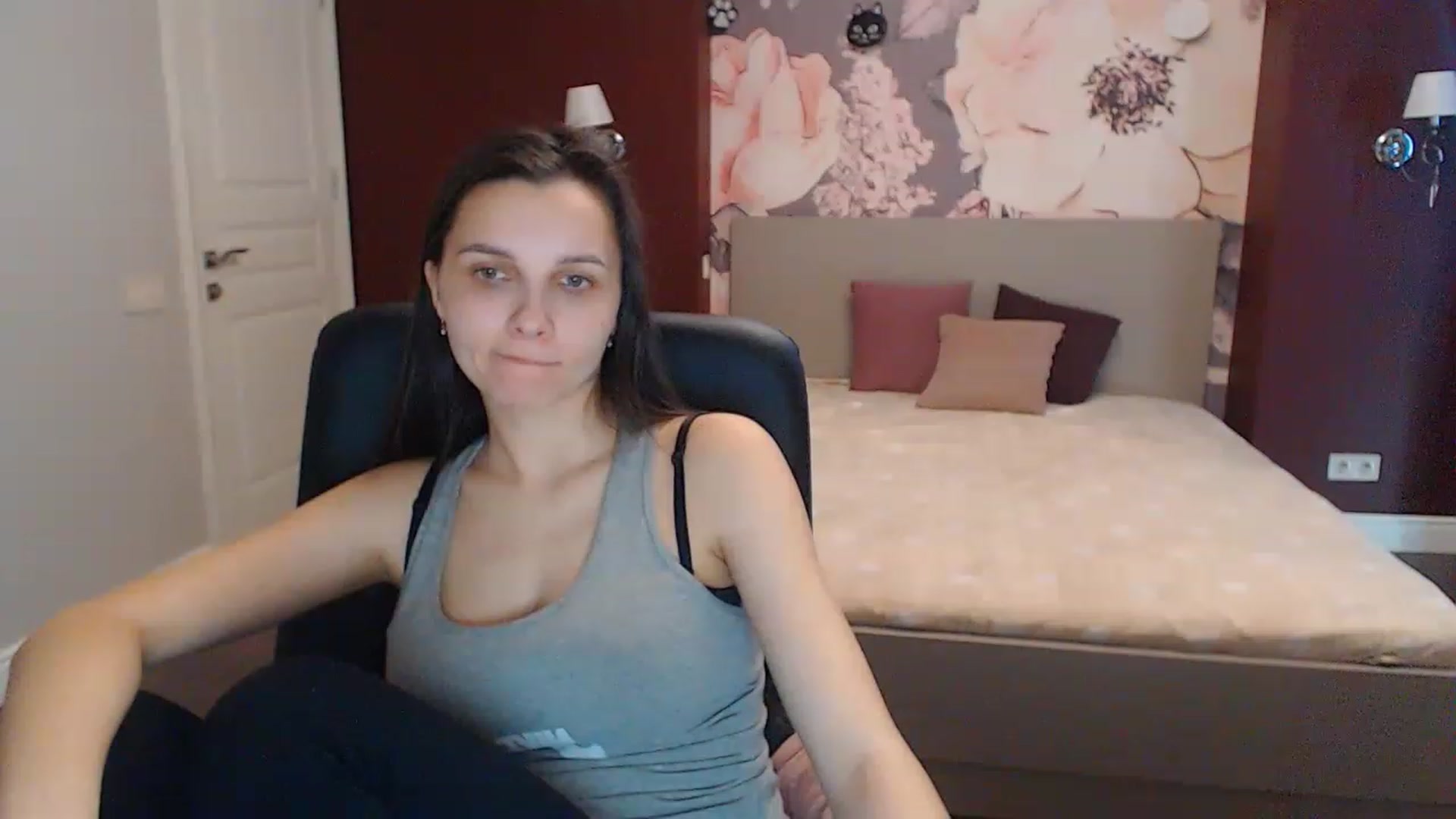 Gallery image thumbnail from Karina_Mils's myfreecams stream on, 03/29/2023, 07:39 image 18 of 20