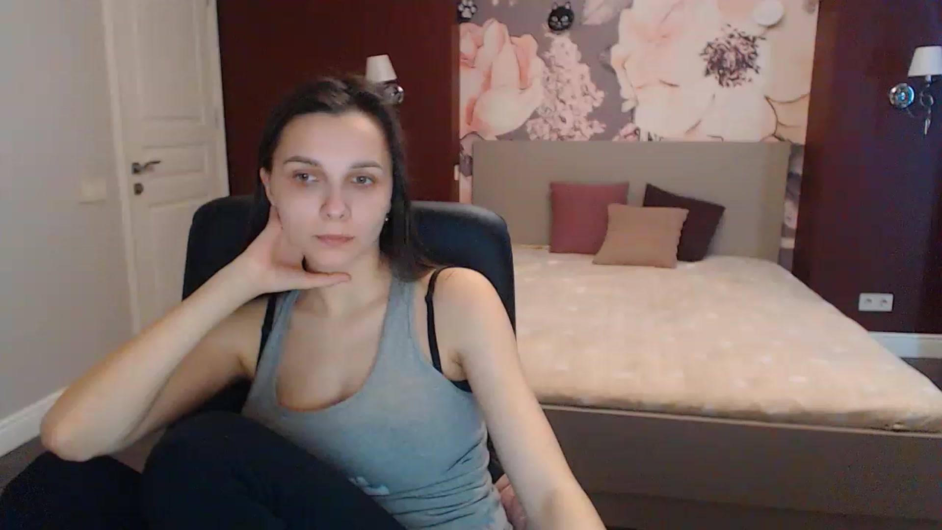 Gallery image thumbnail from Karina_Mils's myfreecams stream on, 03/29/2023, 07:39 image 10 of 20