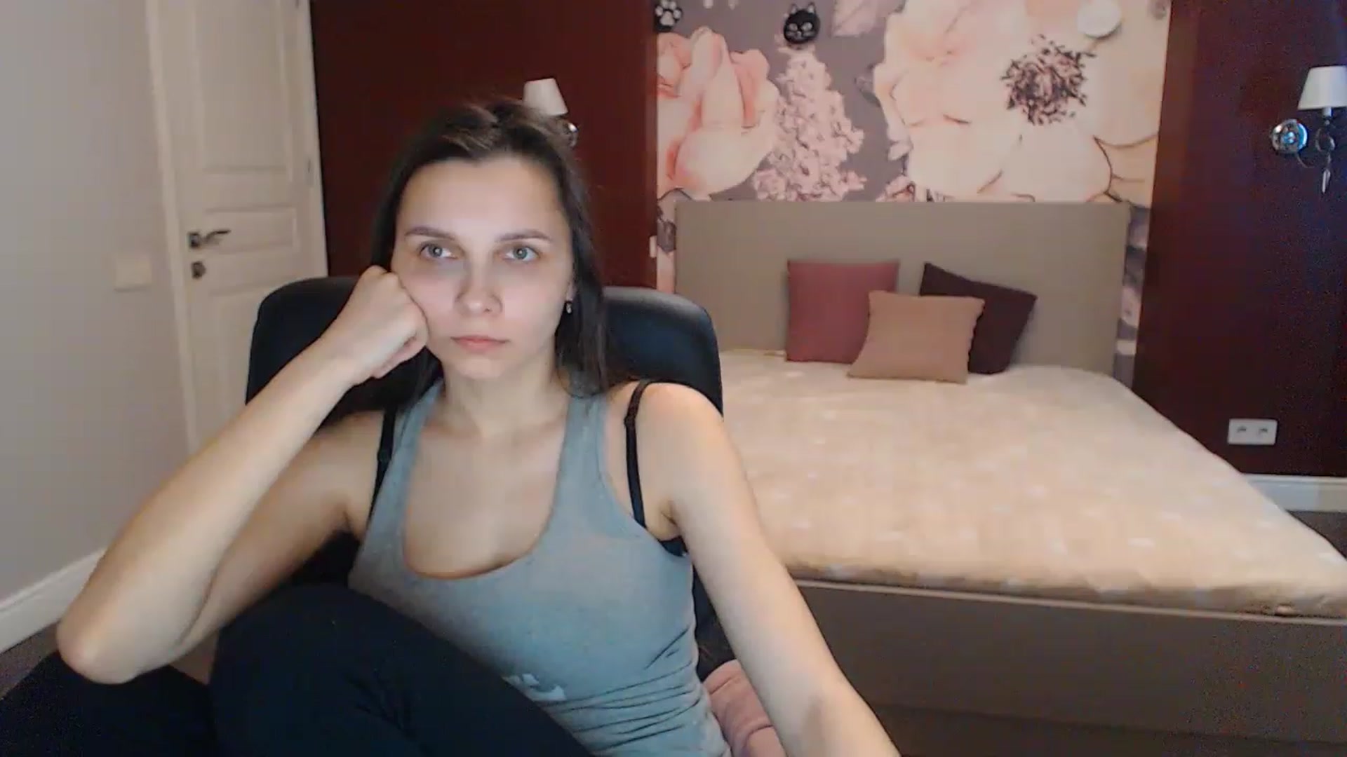 Gallery image thumbnail from Karina_Mils's myfreecams stream on, 03/29/2023, 07:39 image 4 of 20