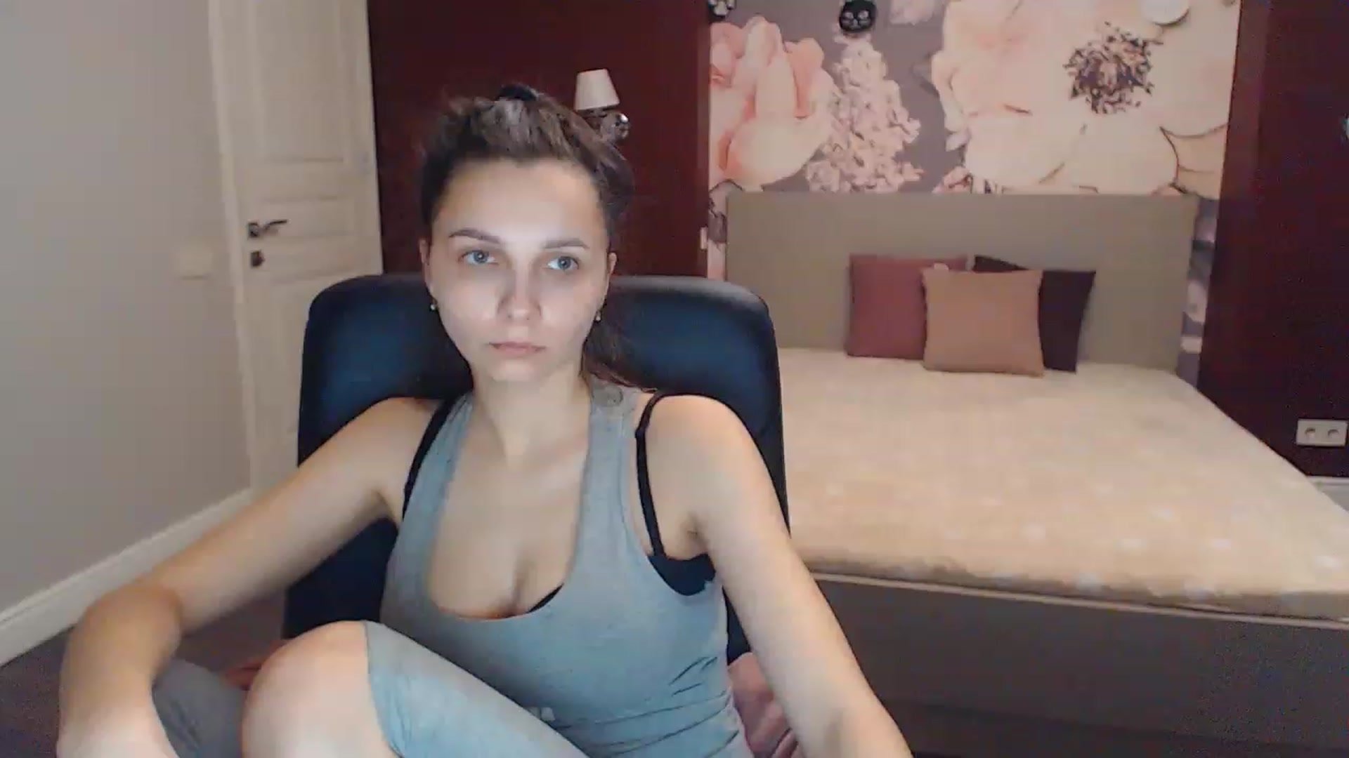 Gallery image thumbnail from Karina_Mils's myfreecams stream on, 03/31/2023, 15:12 image 11 of 20