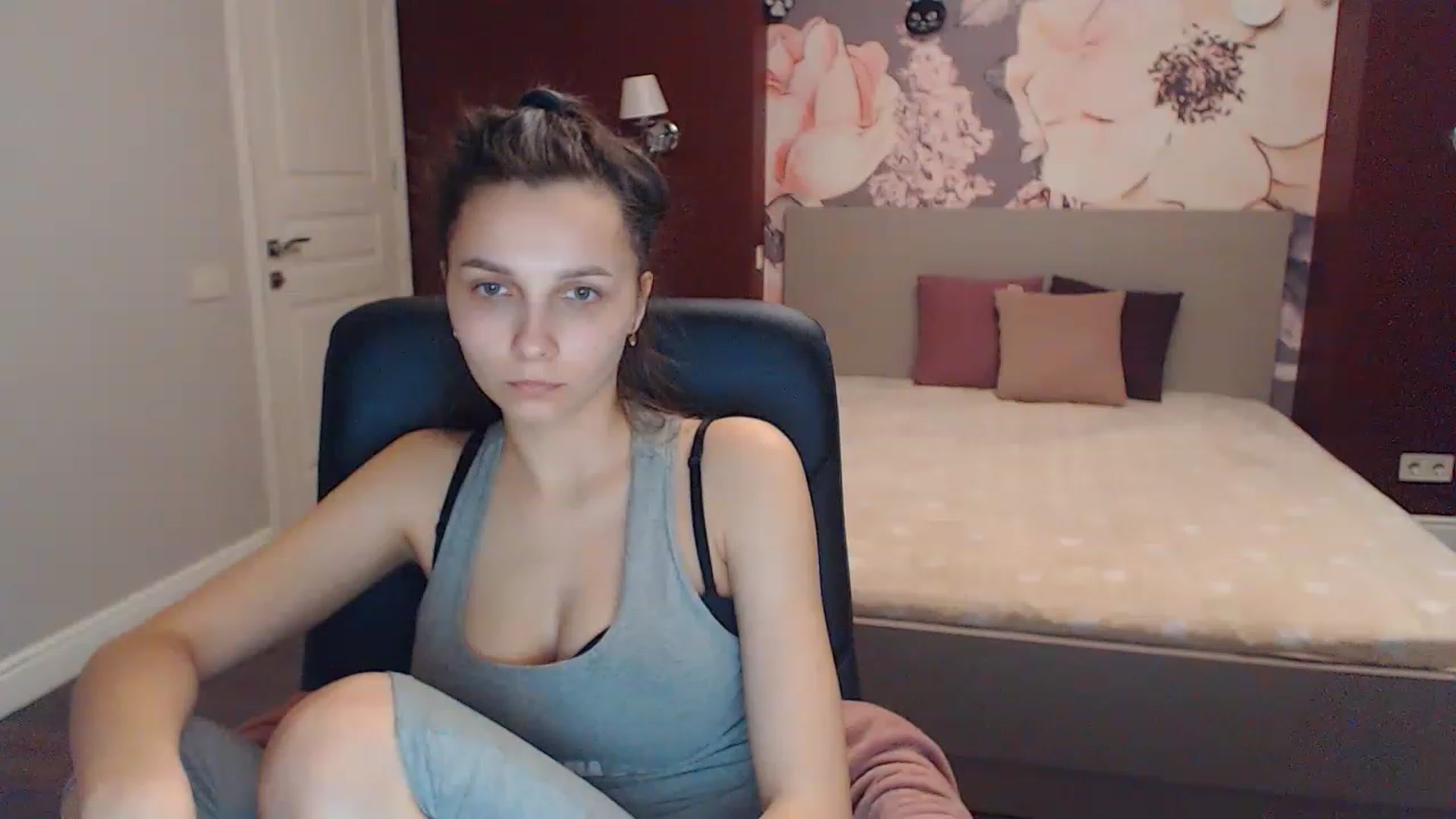 Gallery image thumbnail from Karina_Mils's myfreecams stream on, 03/31/2023, 15:12 image 4 of 20