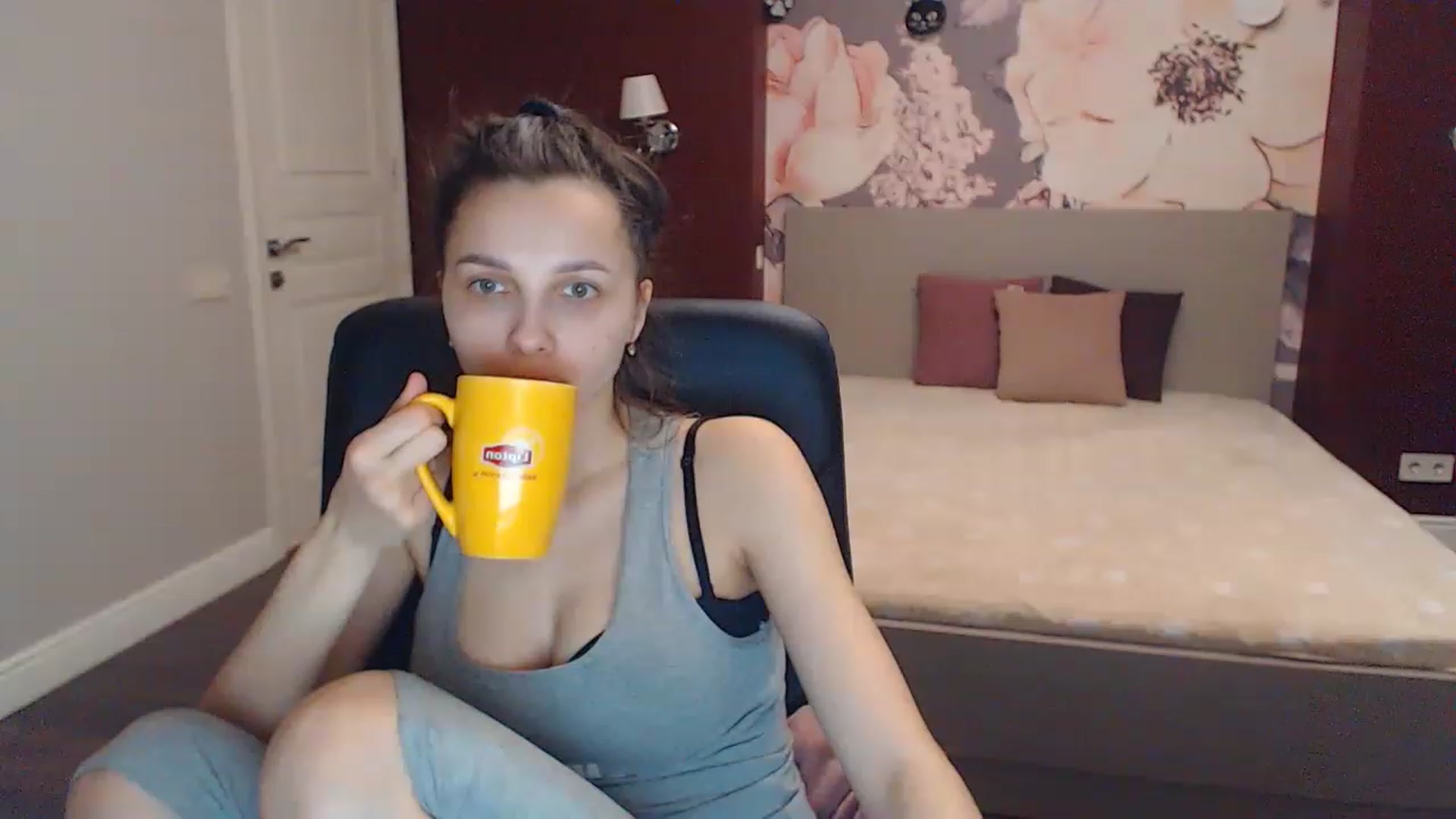 Gallery image thumbnail from Karina_Mils's myfreecams stream on, 03/31/2023, 15:12 image 9 of 20