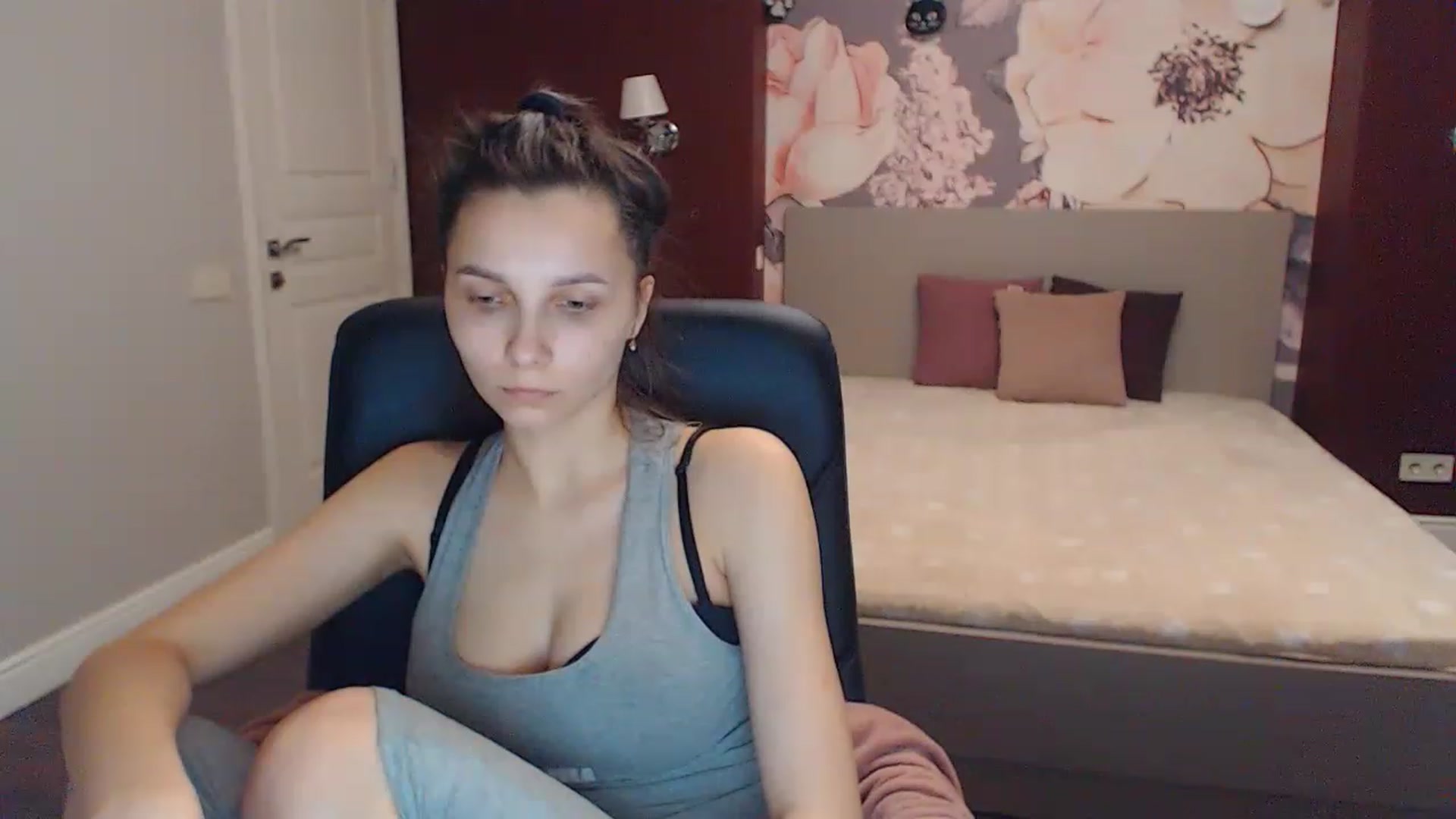 Gallery image thumbnail from Karina_Mils's myfreecams stream on, 03/31/2023, 15:12 image 17 of 20