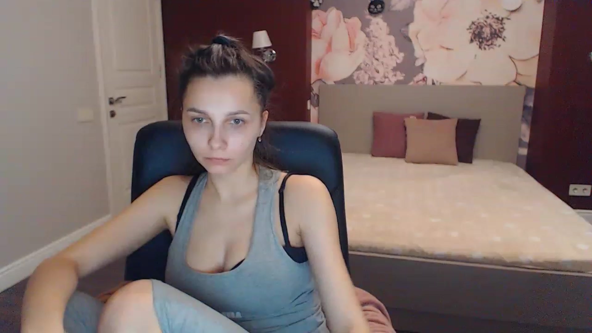 Gallery image thumbnail from Karina_Mils's myfreecams stream on, 03/31/2023, 15:12 image 14 of 20