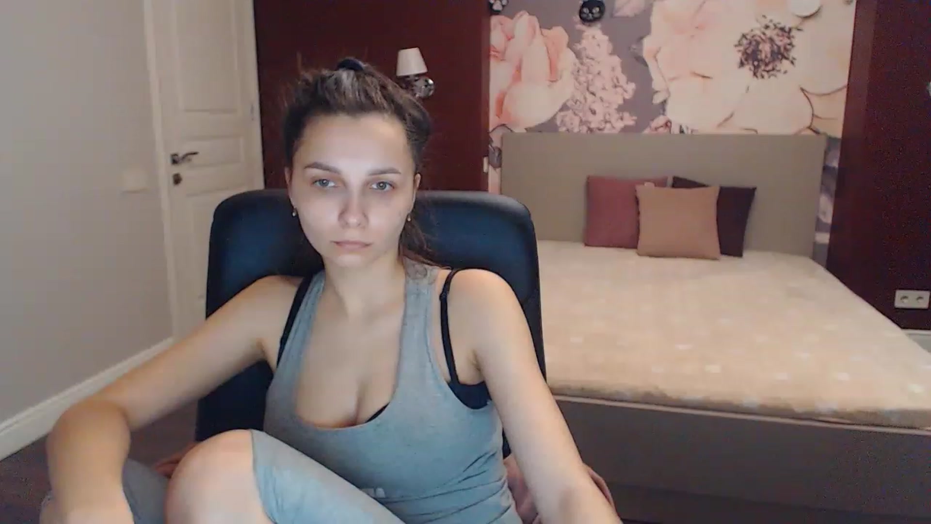 Gallery image thumbnail from Karina_Mils's myfreecams stream on, 03/31/2023, 15:12 image 8 of 20
