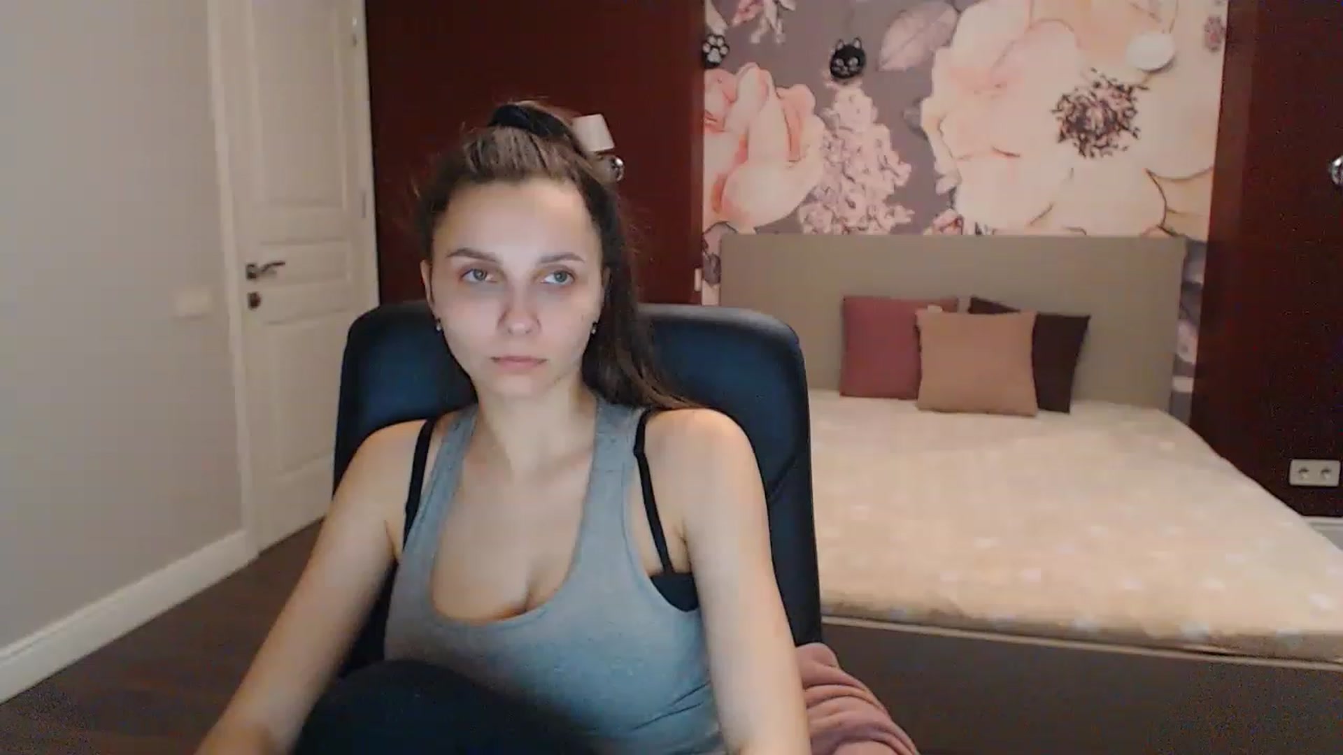 Gallery image thumbnail from Karina_Mils's myfreecams stream on, 04/01/2023, 06:15 image 12 of 20