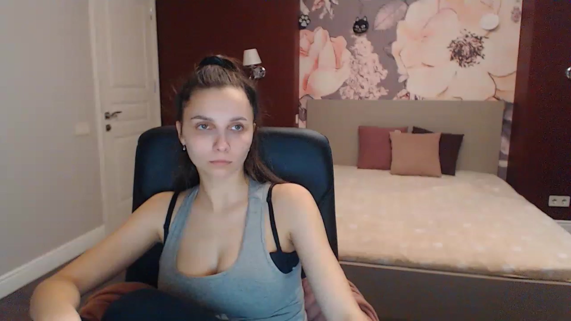 Gallery image thumbnail from Karina_Mils's myfreecams stream on, 04/01/2023, 06:15 image 10 of 20