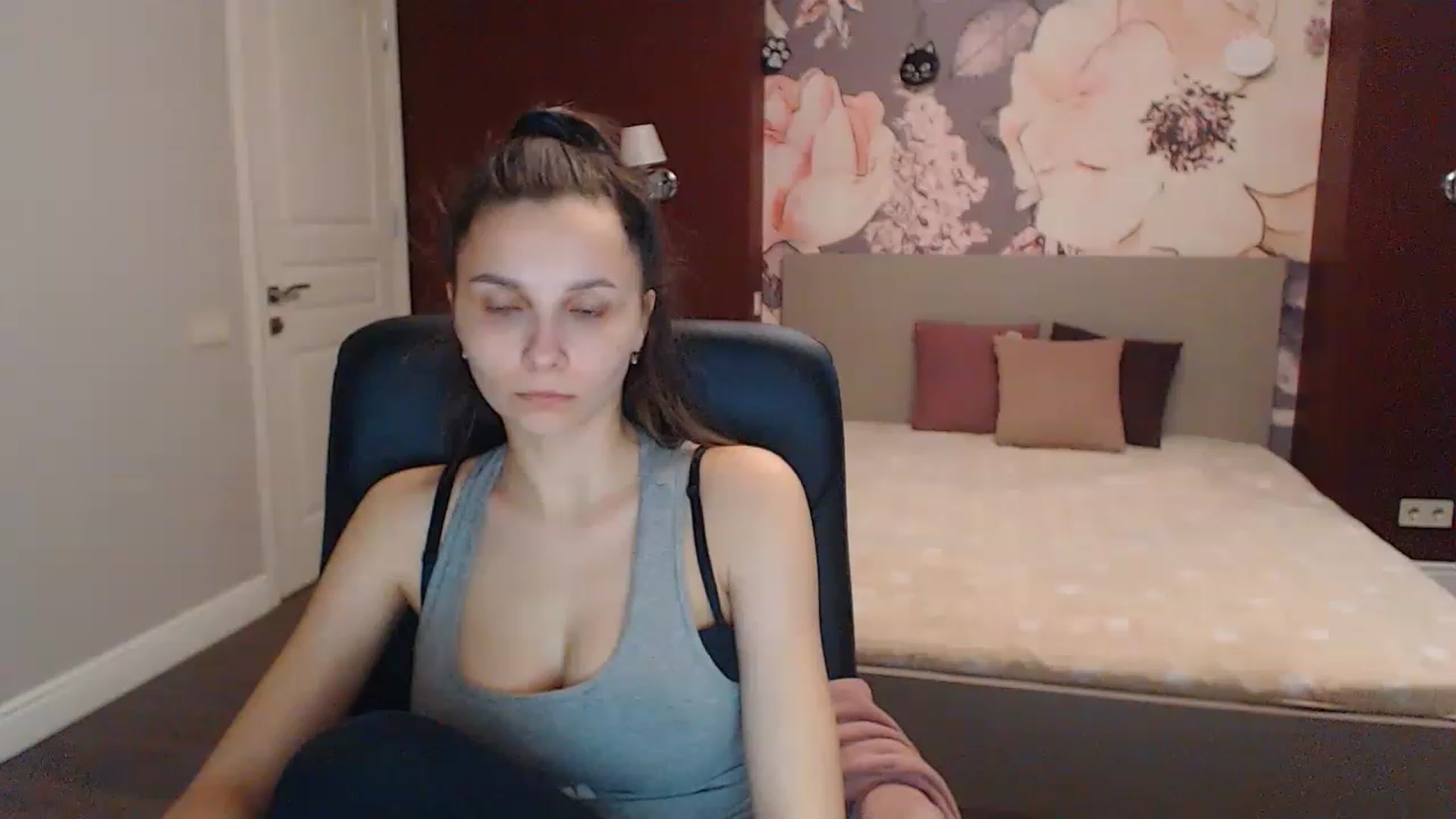 Gallery image thumbnail from Karina_Mils's myfreecams stream on, 04/01/2023, 06:15 image 5 of 20