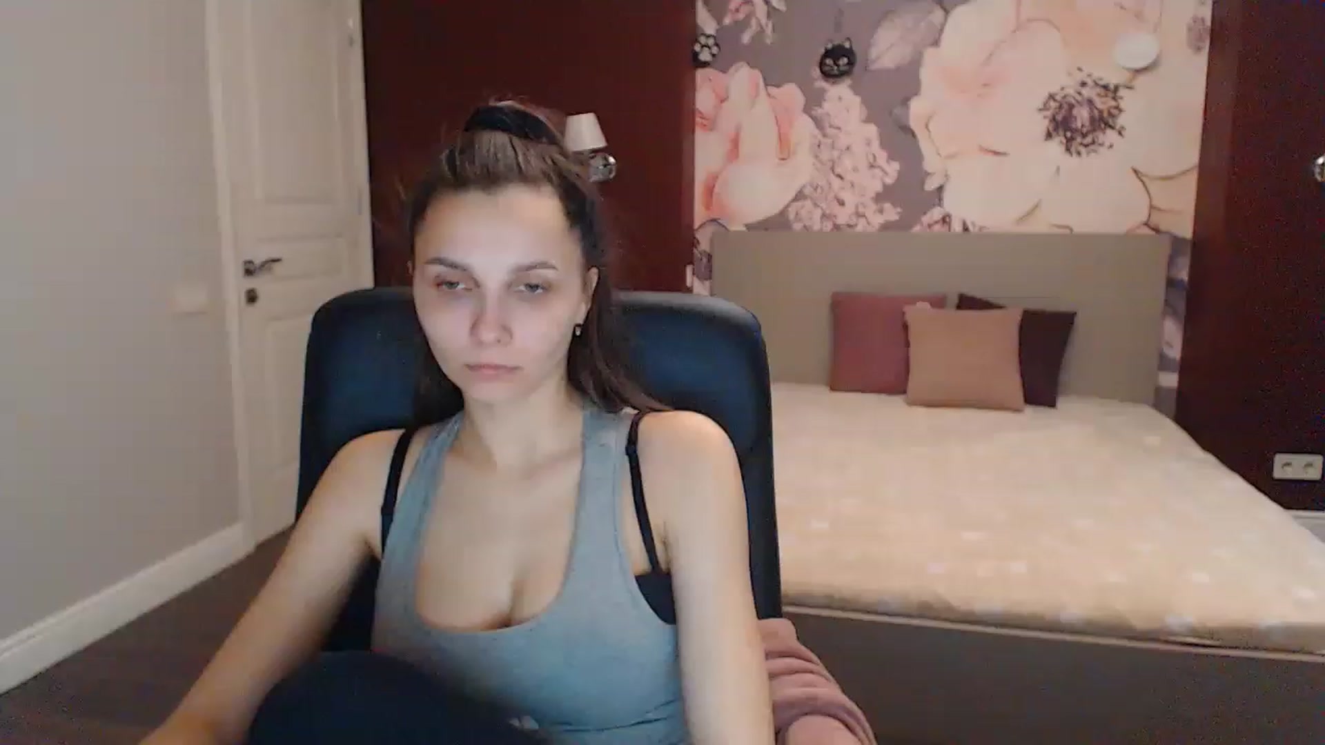 Gallery image thumbnail from Karina_Mils's myfreecams stream on, 04/01/2023, 06:15 image 7 of 20