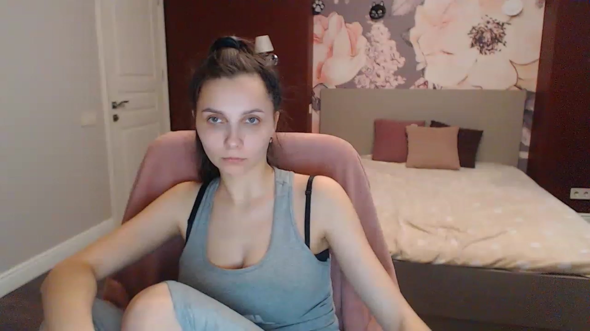 Gallery image thumbnail from Karina_Mils's myfreecams stream on, 04/01/2023, 07:35 image 1 of 20