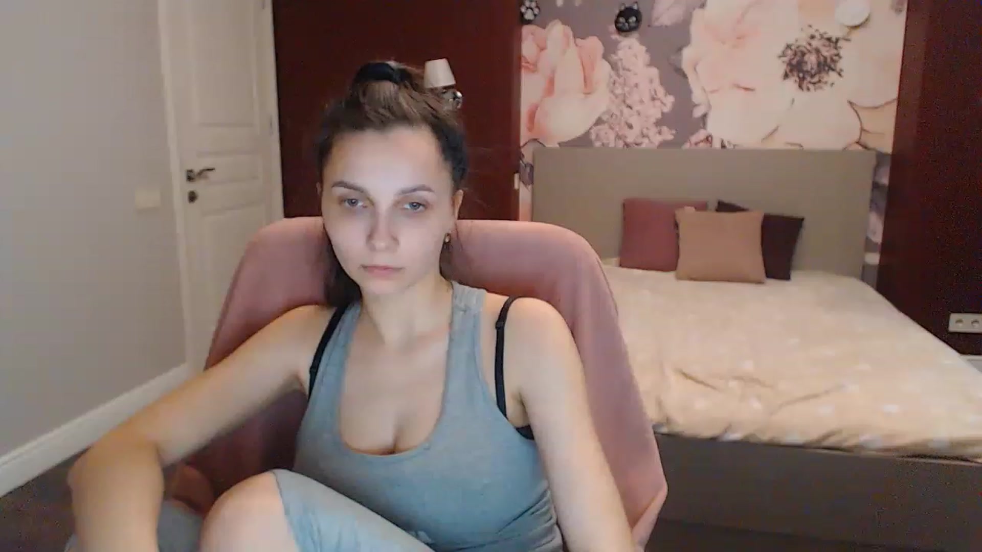 Gallery image thumbnail from Karina_Mils's myfreecams stream on, 04/01/2023, 07:35 image 8 of 20