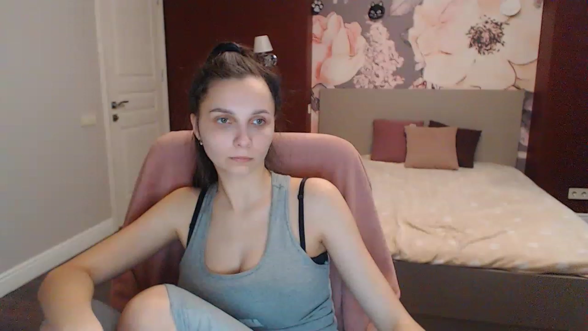 Gallery image thumbnail from Karina_Mils's myfreecams stream on, 04/01/2023, 07:35 image 15 of 20