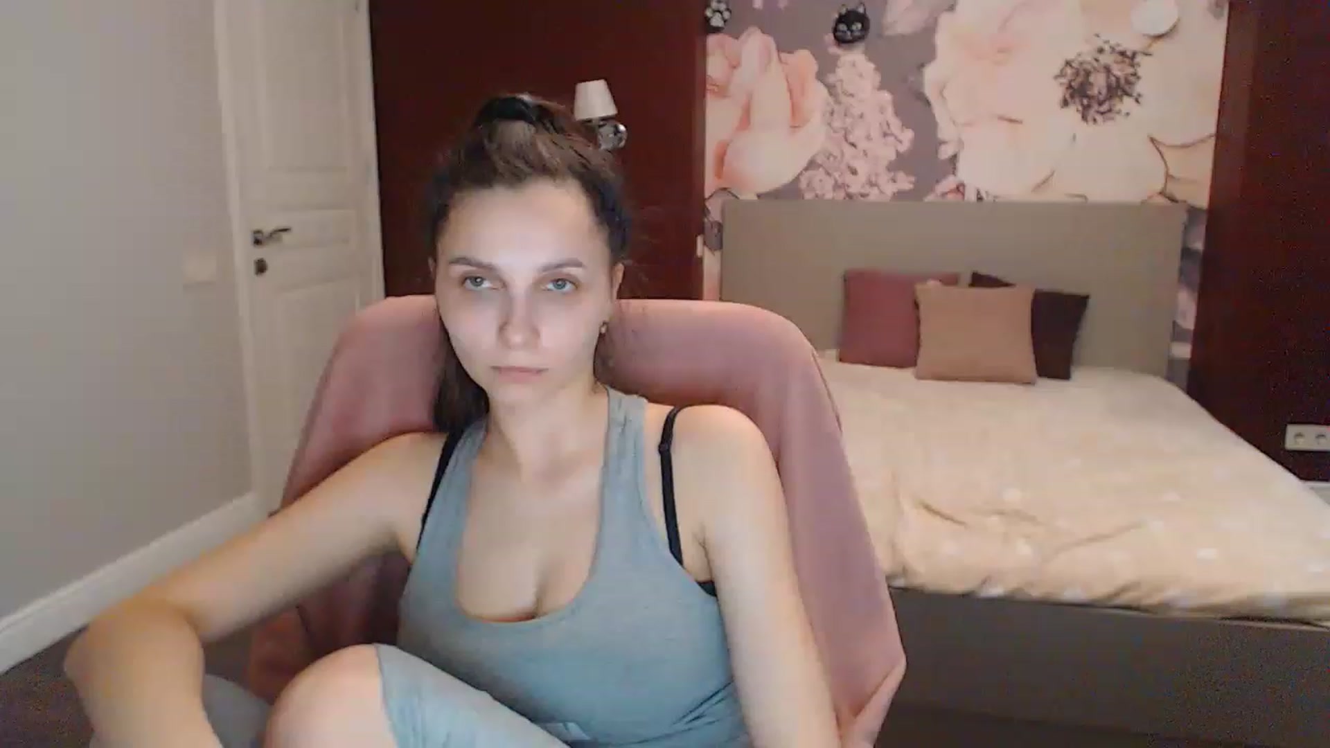 Gallery image thumbnail from Karina_Mils's myfreecams stream on, 04/01/2023, 07:35 image 17 of 20