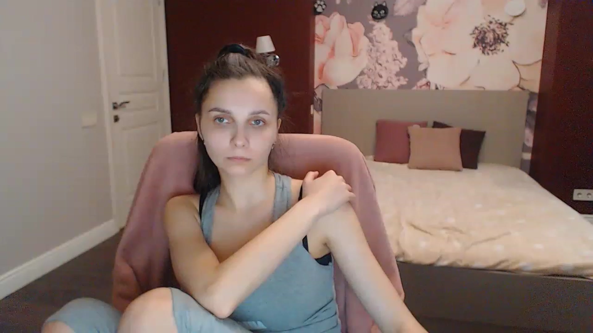 Gallery image thumbnail from Karina_Mils's myfreecams stream on, 04/01/2023, 07:35 image 16 of 20