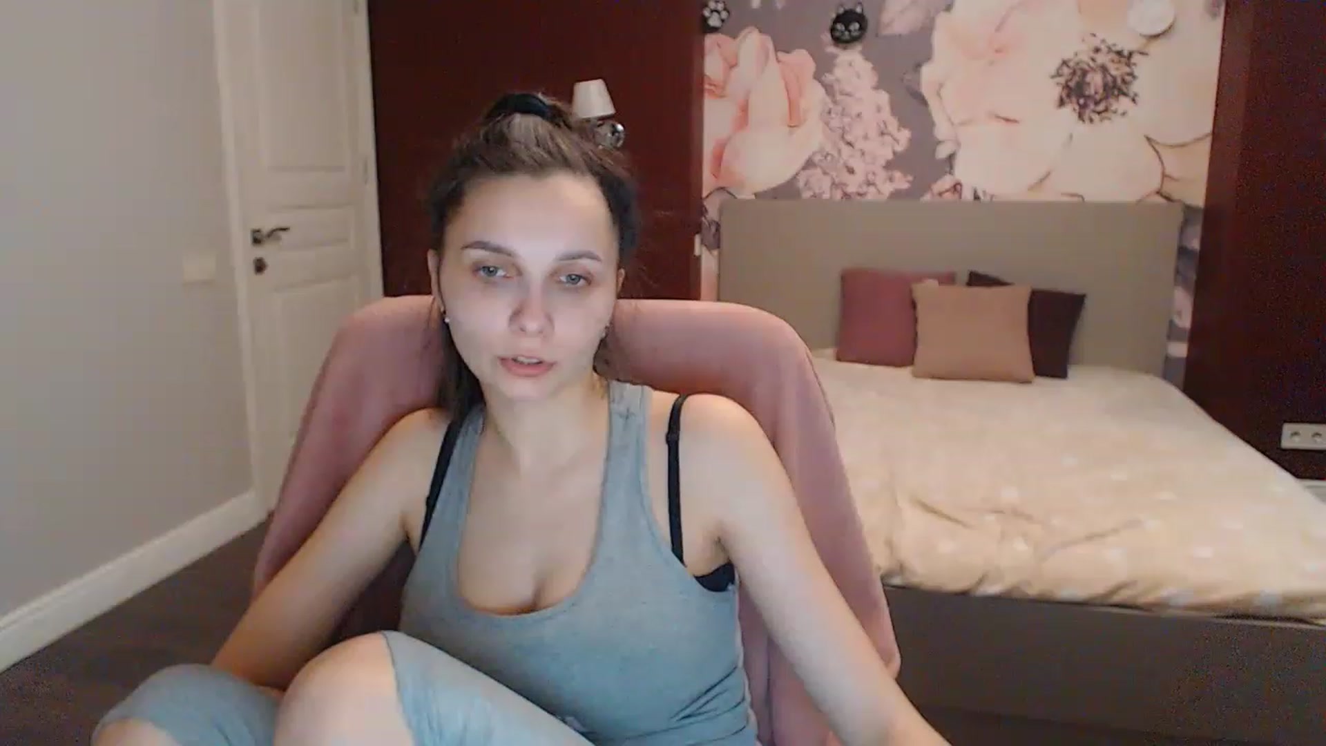 Gallery image thumbnail from Karina_Mils's myfreecams stream on, 04/01/2023, 07:35 image 12 of 20