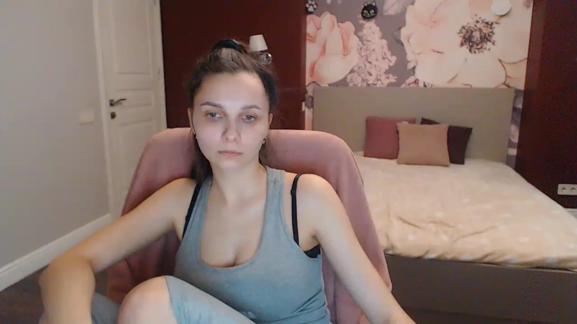 Gallery image thumbnail from Karina_Mils's myfreecams stream on, 04/01/2023, 07:35 image 13 of 20