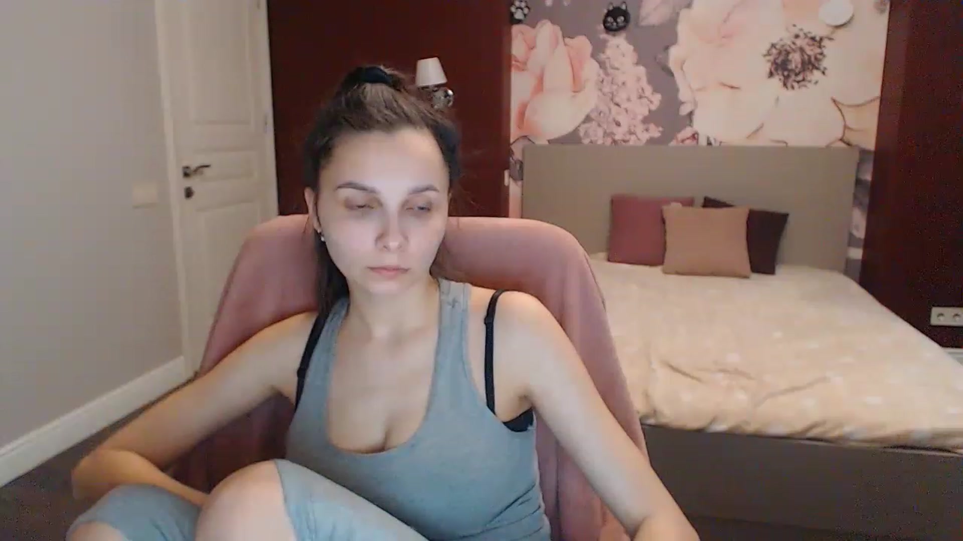 Gallery image thumbnail from Karina_Mils's myfreecams stream on, 04/01/2023, 07:35 image 11 of 20
