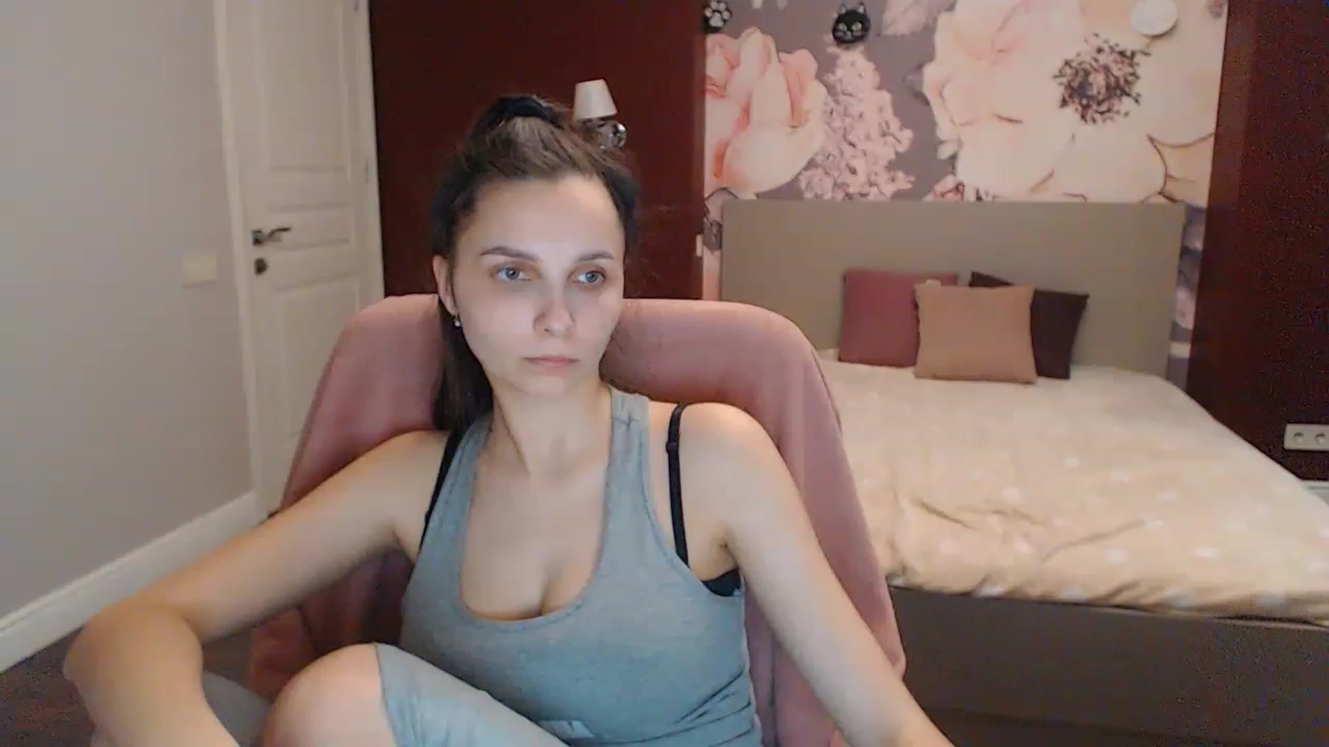 Gallery image thumbnail from Karina_Mils's myfreecams stream on, 04/01/2023, 07:35 image 18 of 20