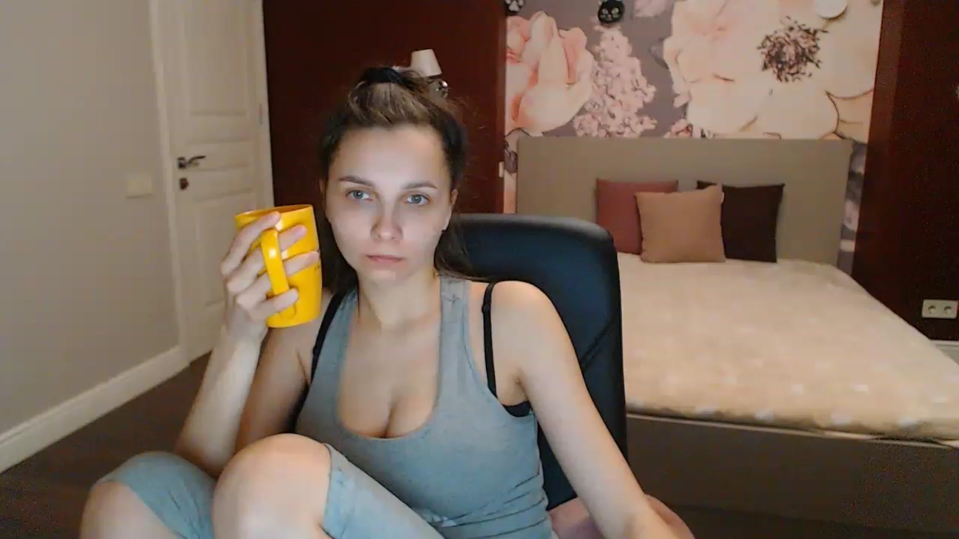 Gallery image thumbnail from Karina_Mils's myfreecams stream on, 04/01/2023, 14:59 image 6 of 20