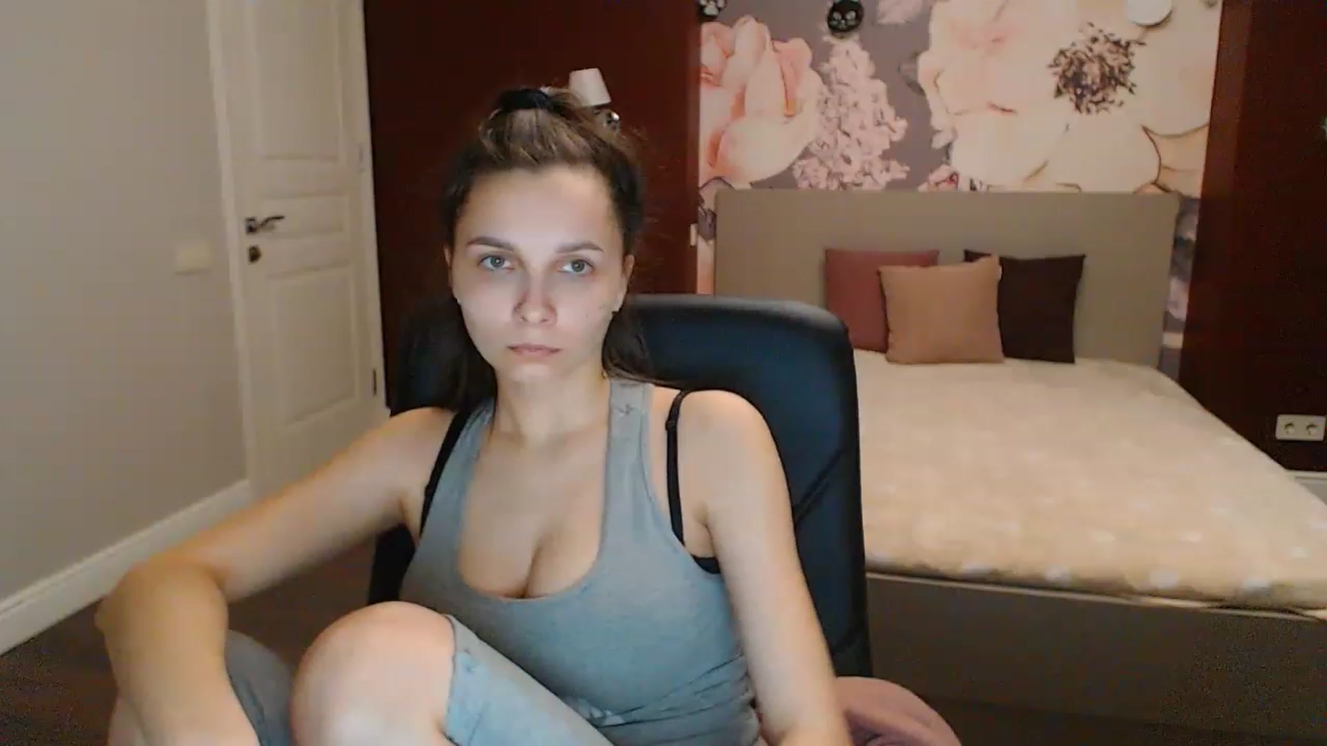 Gallery image thumbnail from Karina_Mils's myfreecams stream on, 04/01/2023, 14:59 image 5 of 20