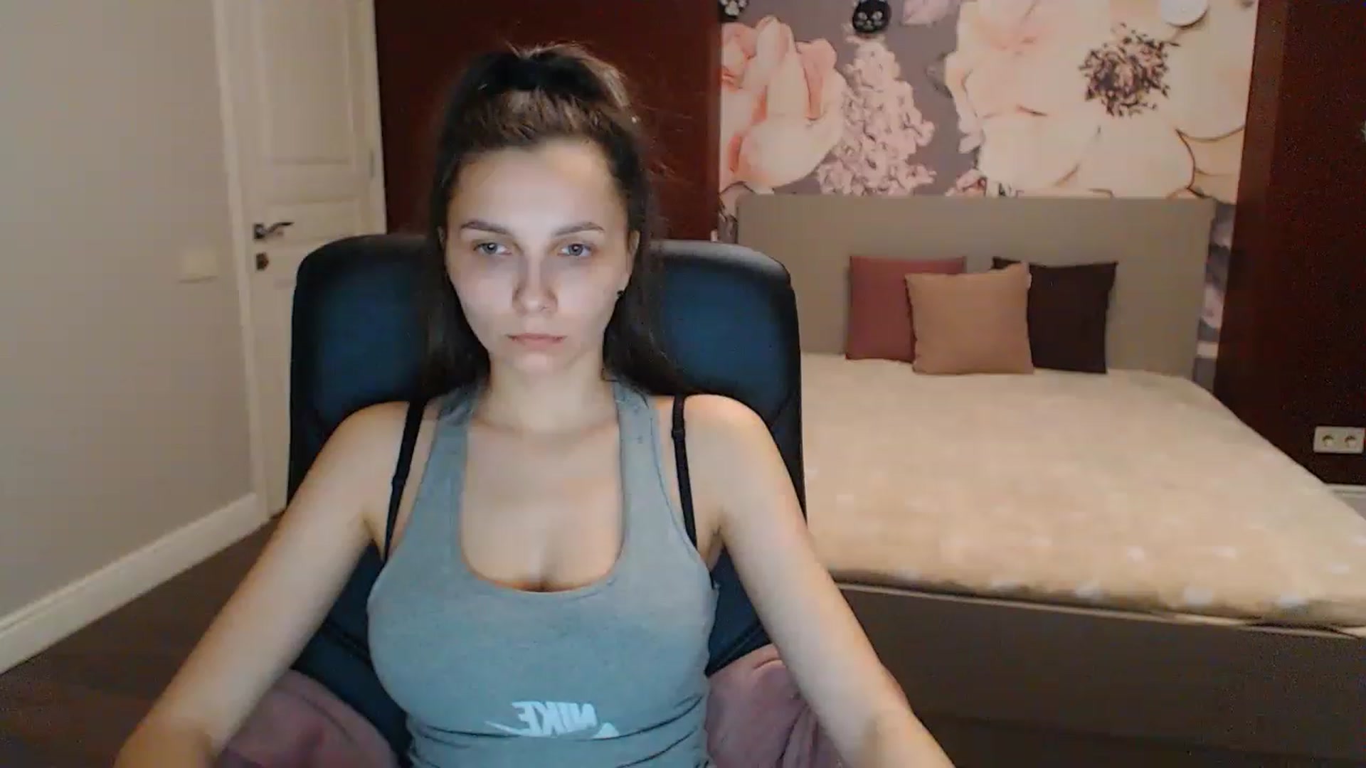 Gallery image thumbnail from Karina_Mils's myfreecams stream on, 04/01/2023, 14:59 image 18 of 20