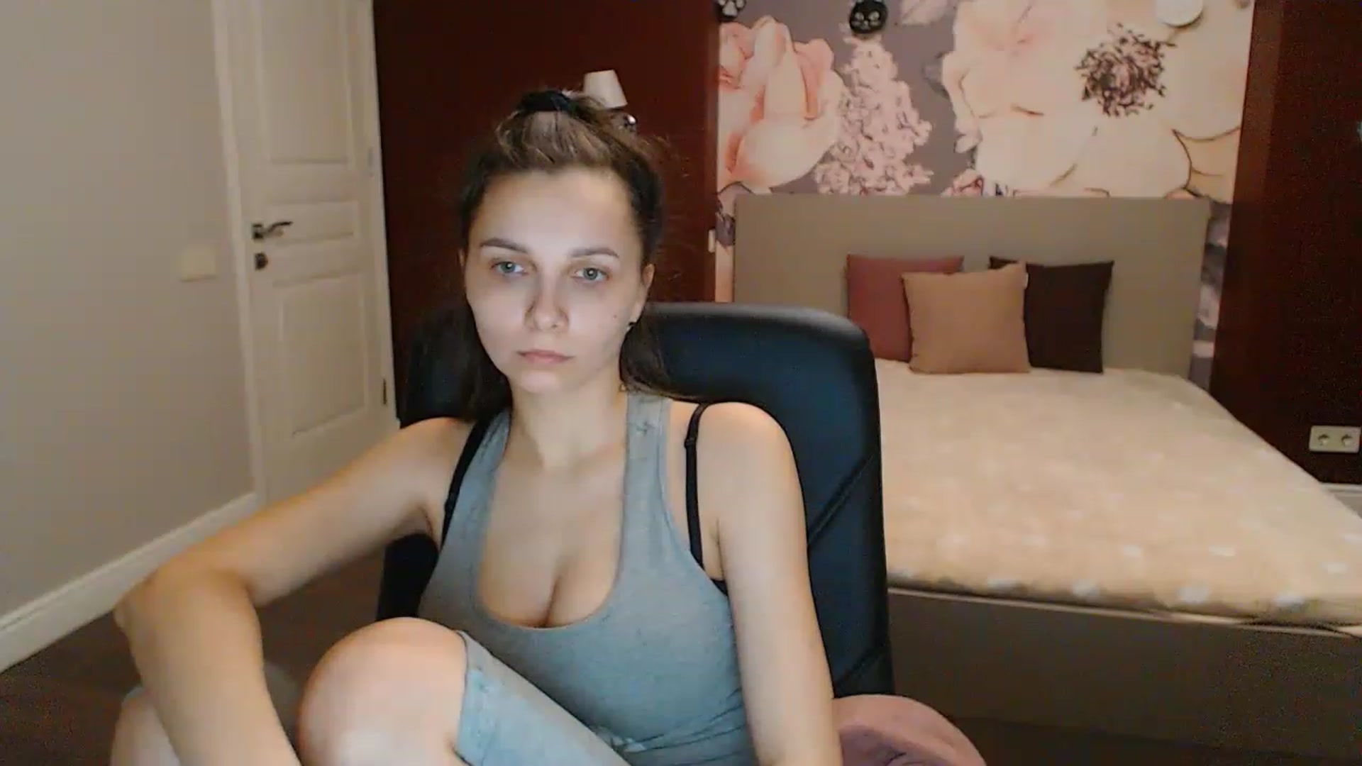 Gallery image thumbnail from Karina_Mils's myfreecams stream on, 04/01/2023, 14:59 image 3 of 20