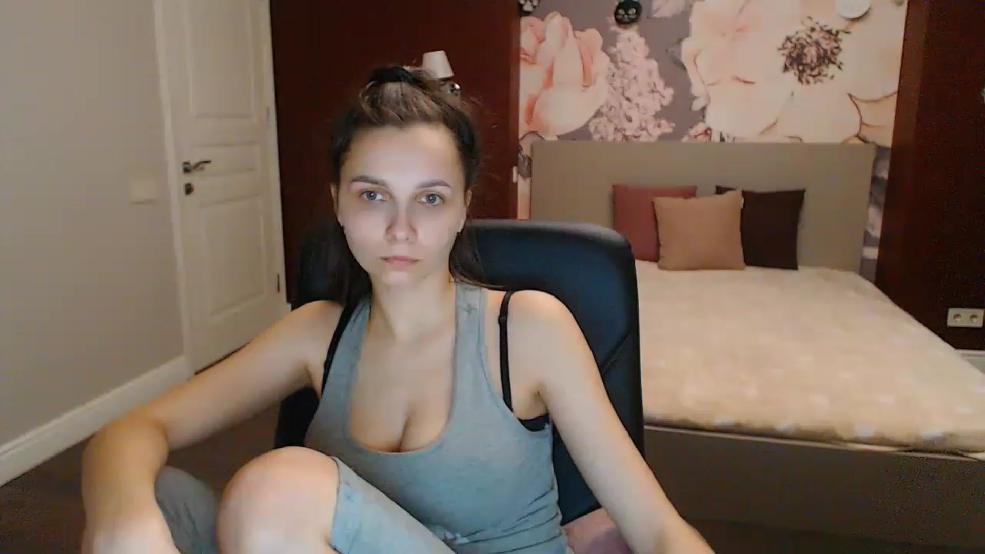 Gallery image thumbnail from Karina_Mils's myfreecams stream on, 04/01/2023, 14:59 image 7 of 20