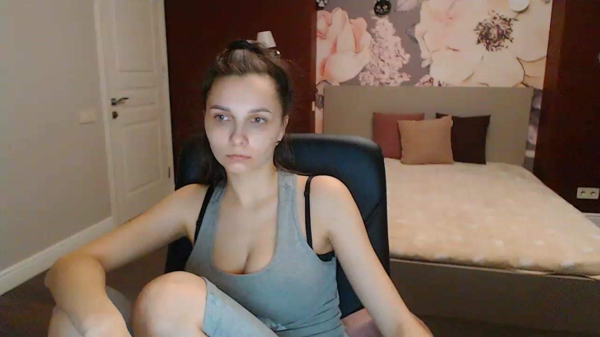 Gallery image thumbnail from Karina_Mils's myfreecams stream on, 04/01/2023, 14:59 image 1 of 20