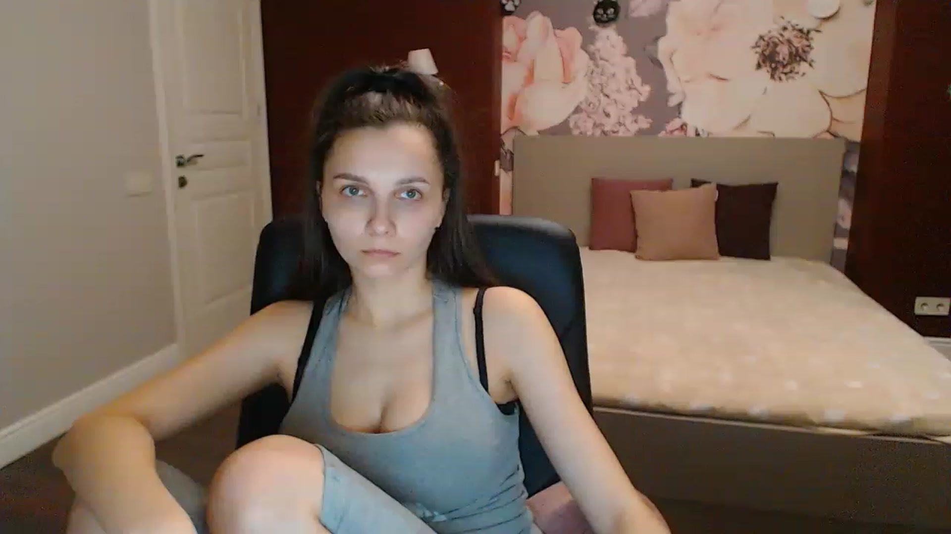 Gallery image thumbnail from Karina_Mils's myfreecams stream on, 04/01/2023, 14:59 image 10 of 20
