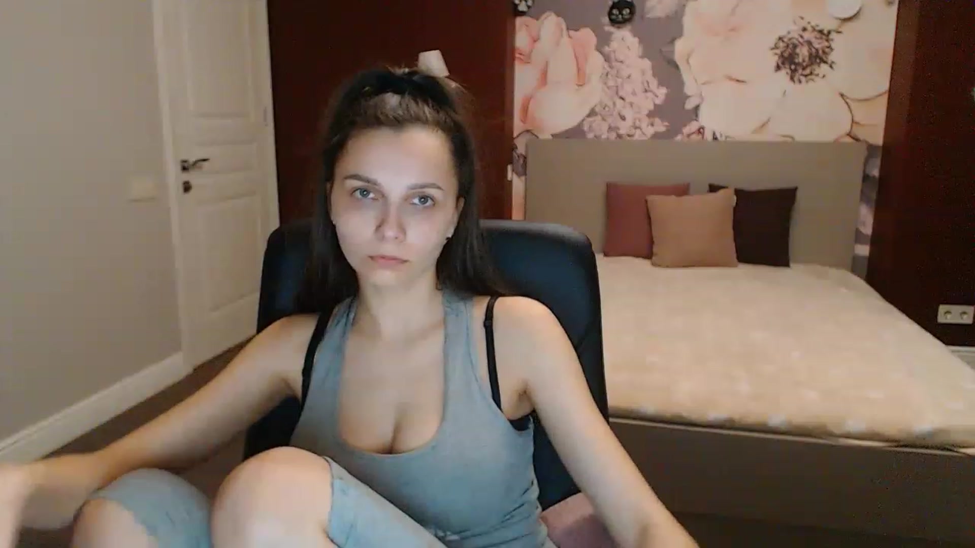 Gallery image thumbnail from Karina_Mils's myfreecams stream on, 04/01/2023, 14:59 image 11 of 20