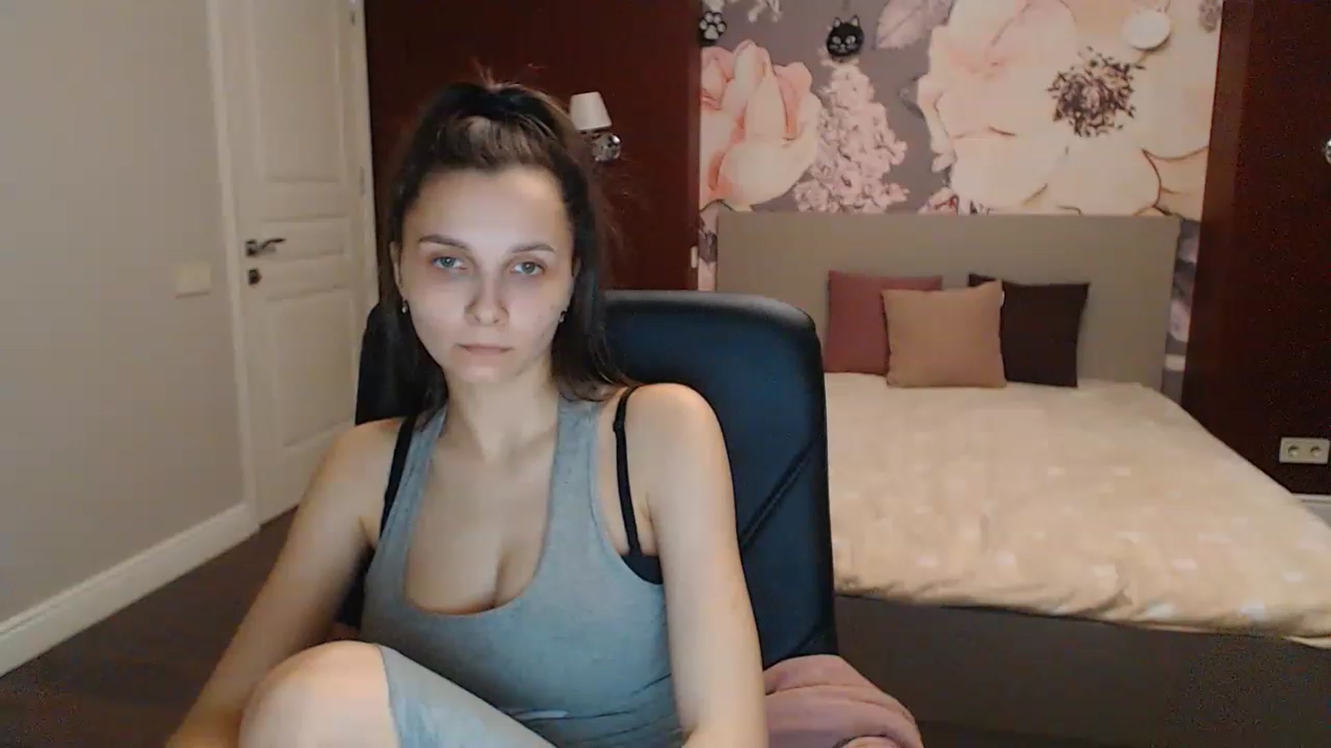 Gallery image thumbnail from Karina_Mils's myfreecams stream on, 04/01/2023, 17:08 image 3 of 20