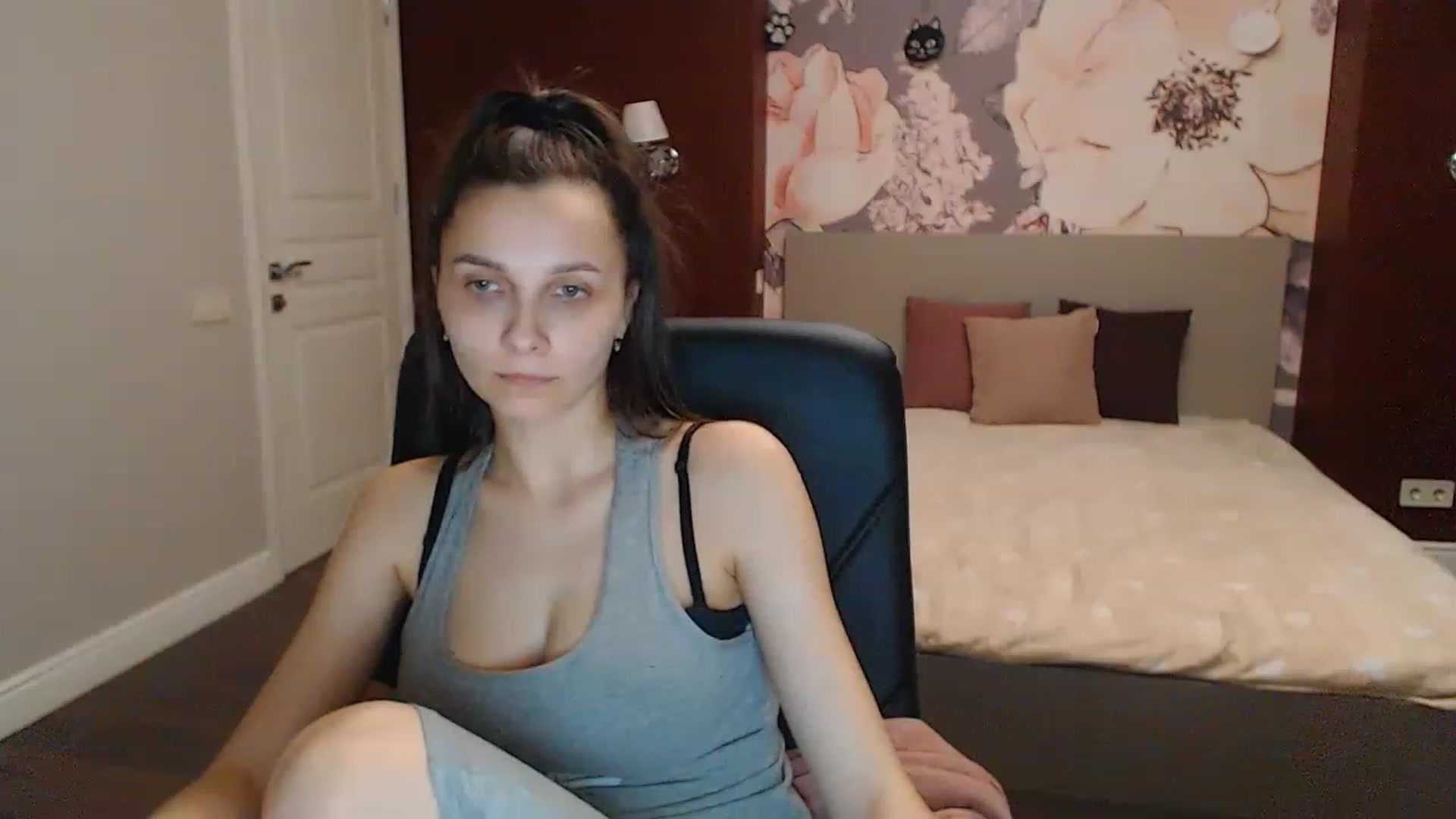 Gallery image thumbnail from Karina_Mils's myfreecams stream on, 04/01/2023, 17:08 image 4 of 20