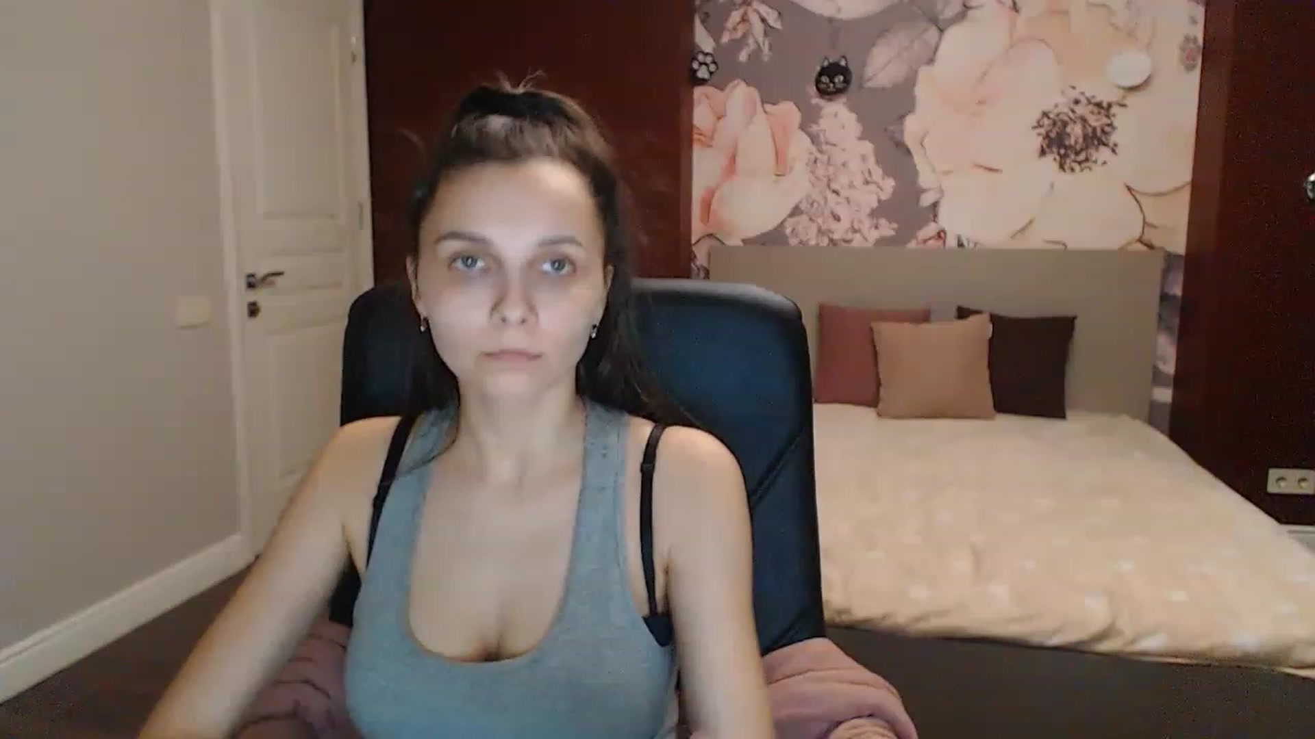 Gallery image thumbnail from Karina_Mils's myfreecams stream on, 04/01/2023, 17:08 image 9 of 20