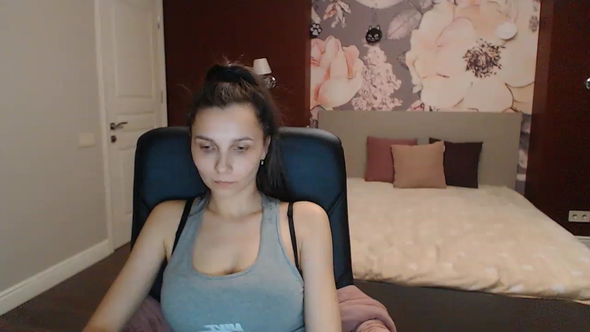 Gallery image thumbnail from Karina_Mils's myfreecams stream on, 04/01/2023, 17:08 image 11 of 20