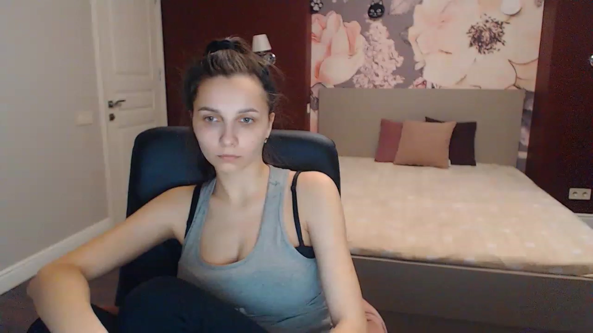 Gallery image thumbnail from Karina_Mils's myfreecams stream on, 04/02/2023, 11:16 image 14 of 20