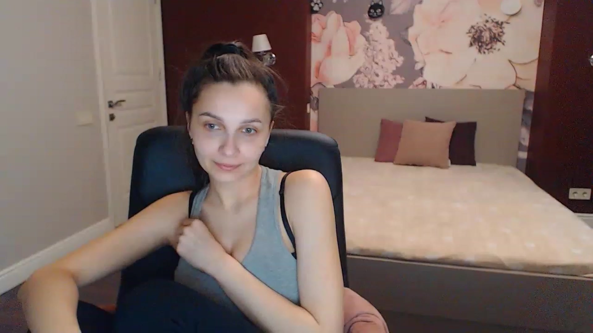 Gallery image thumbnail from Karina_Mils's myfreecams stream on, 04/02/2023, 11:16 image 17 of 20