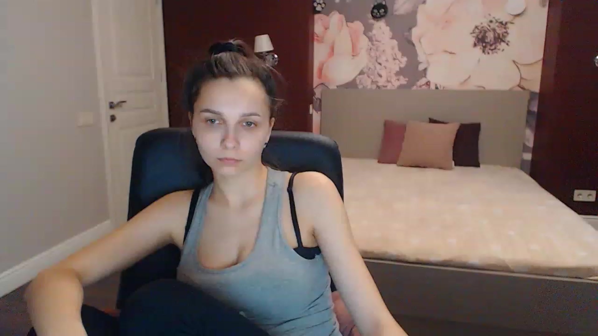 Gallery image thumbnail from Karina_Mils's myfreecams stream on, 04/02/2023, 11:16 image 16 of 20
