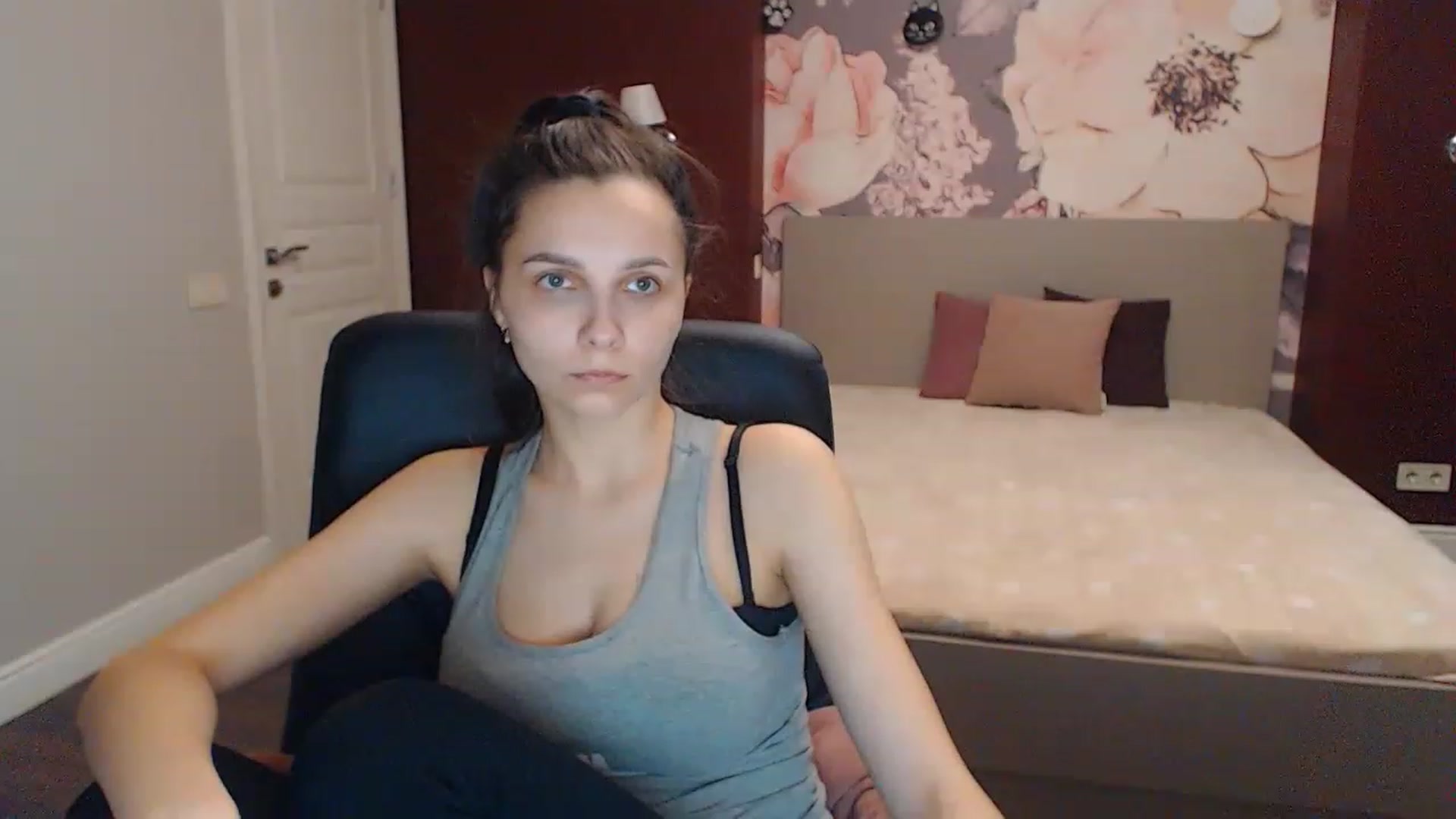 Gallery image thumbnail from Karina_Mils's myfreecams stream on, 04/02/2023, 11:16 image 13 of 20