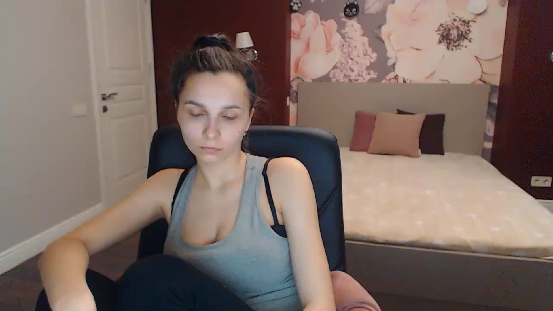 Gallery image thumbnail from Karina_Mils's myfreecams stream on, 04/02/2023, 11:16 image 1 of 20