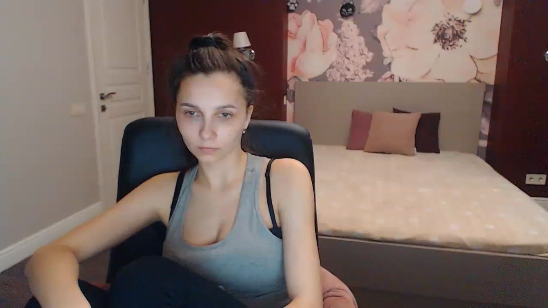 Gallery image thumbnail from Karina_Mils's myfreecams stream on, 04/02/2023, 11:16 image 15 of 20