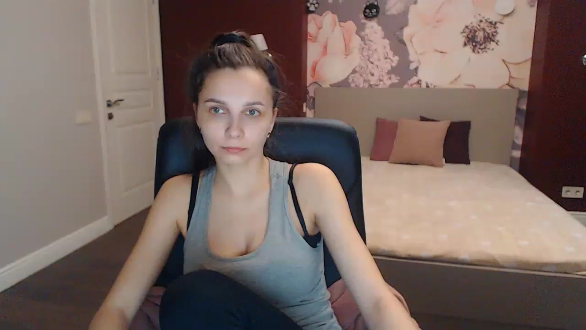 Gallery image thumbnail from Karina_Mils's myfreecams stream on, 04/02/2023, 11:16 image 3 of 20