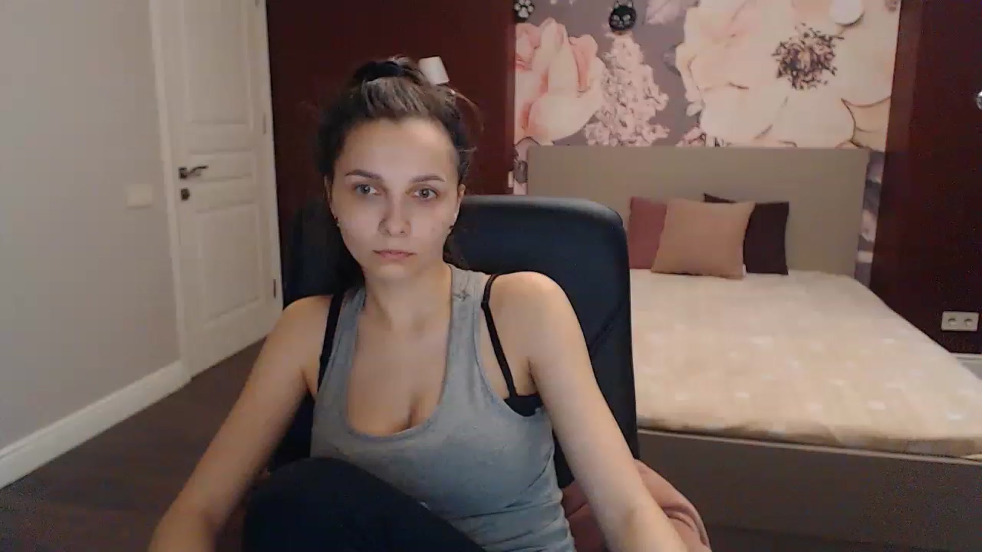 Gallery image thumbnail from Karina_Mils's myfreecams stream on, 04/02/2023, 11:16 image 11 of 20