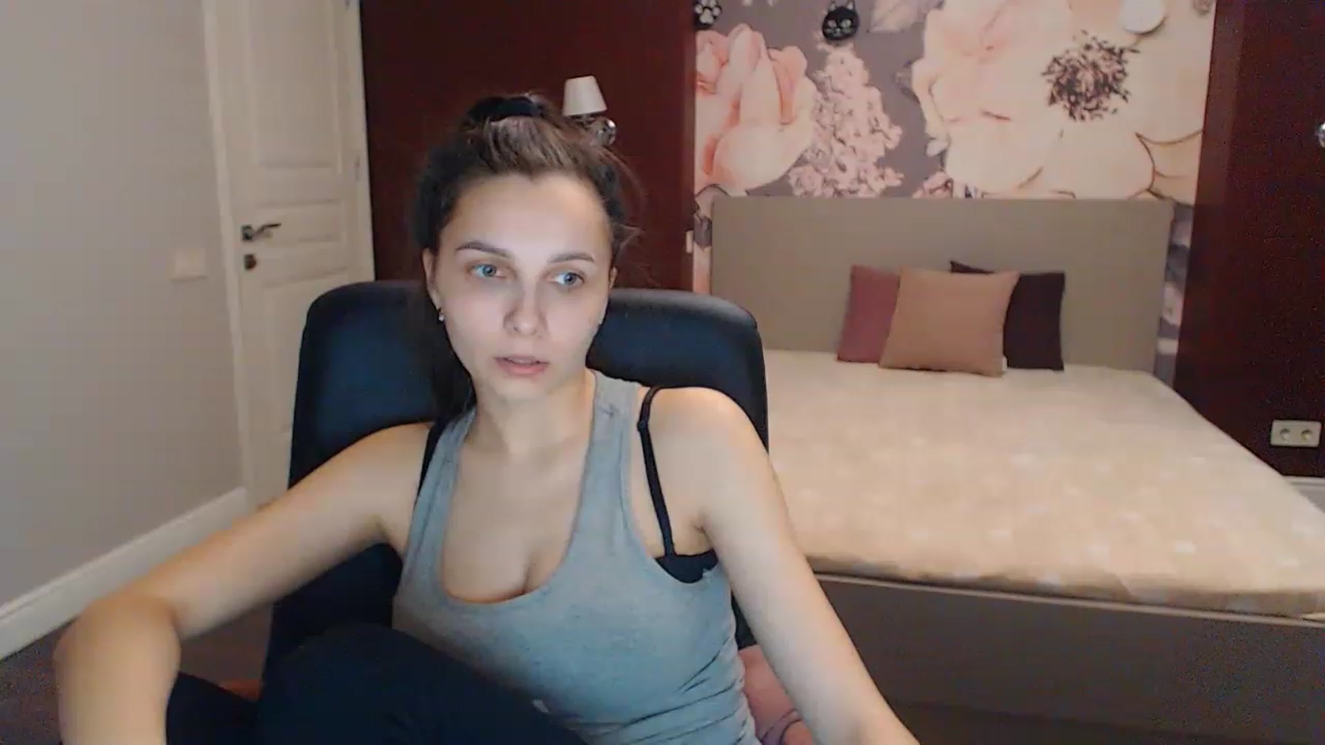 Gallery image thumbnail from Karina_Mils's myfreecams stream on, 04/02/2023, 11:16 image 18 of 20