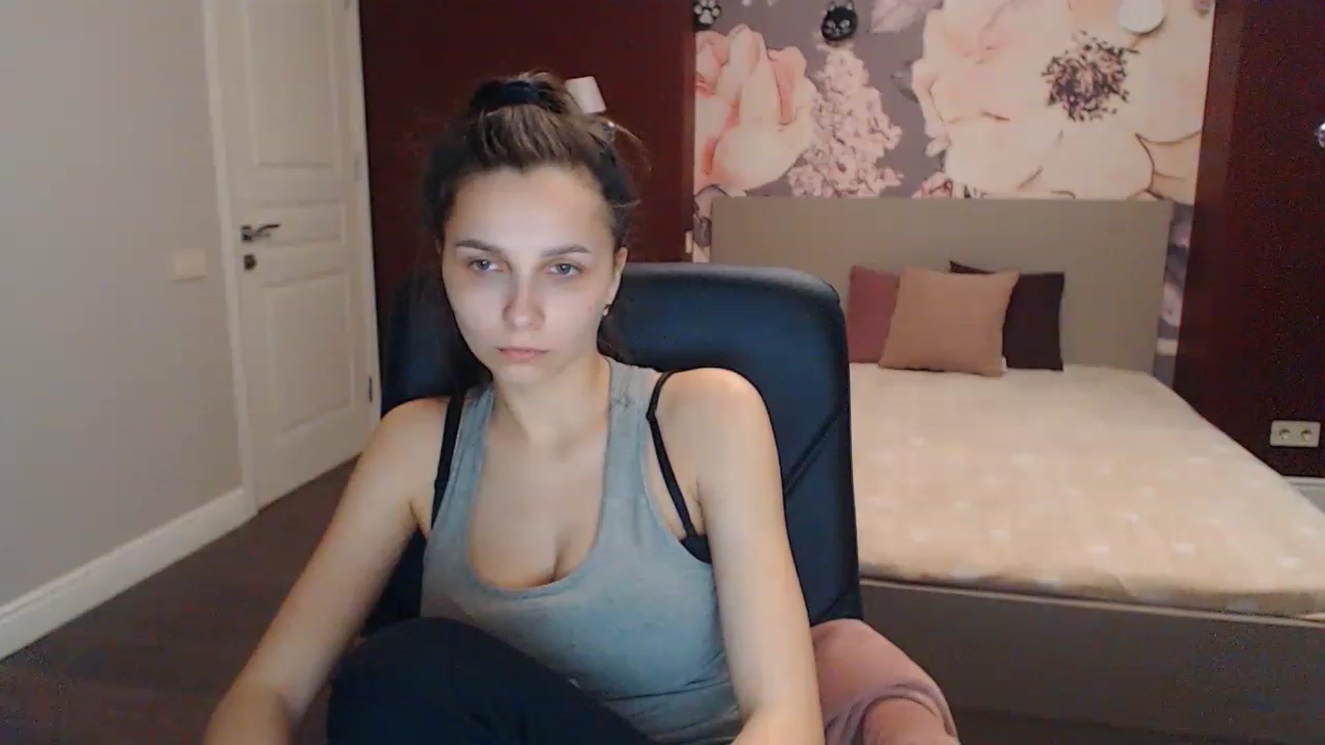 Gallery image thumbnail from Karina_Mils's myfreecams stream on, 04/02/2023, 11:16 image 10 of 20