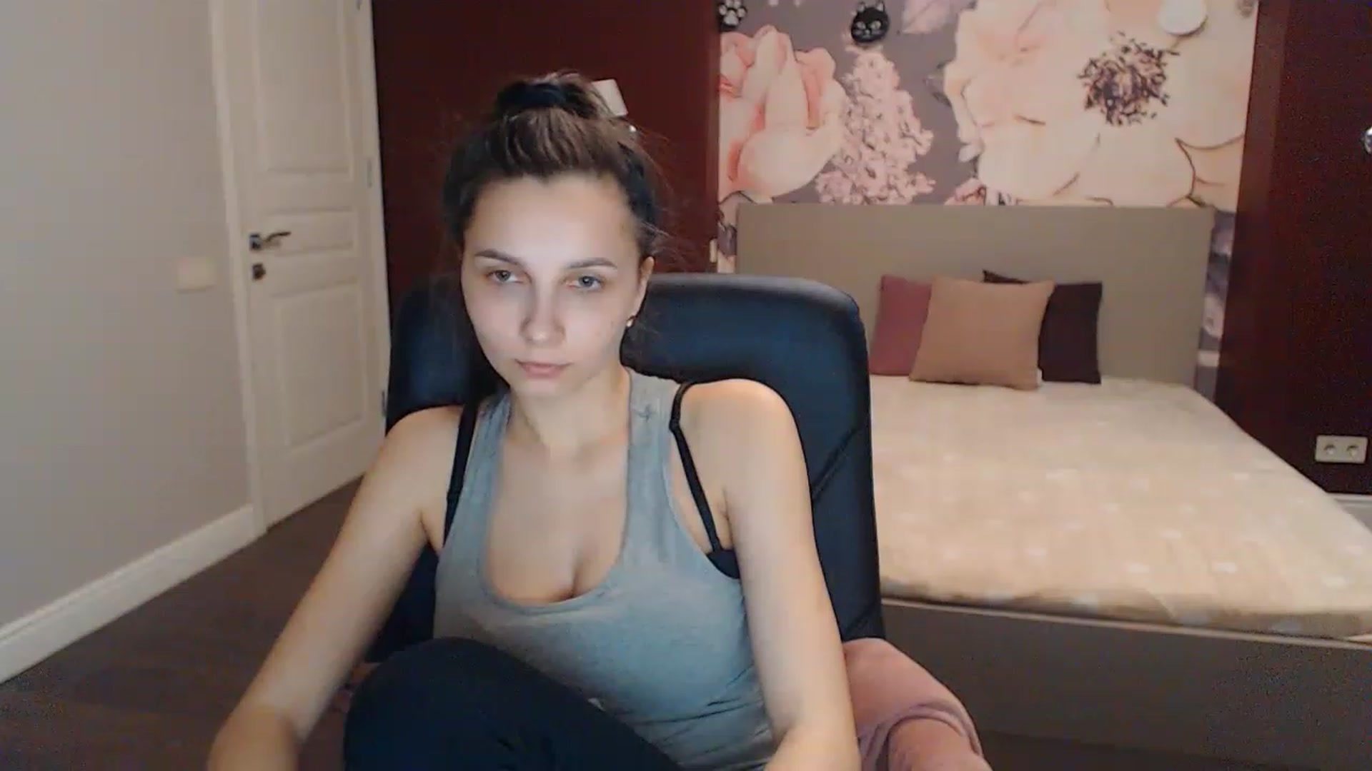 Gallery image thumbnail from Karina_Mils's myfreecams stream on, 04/02/2023, 11:16 image 6 of 20