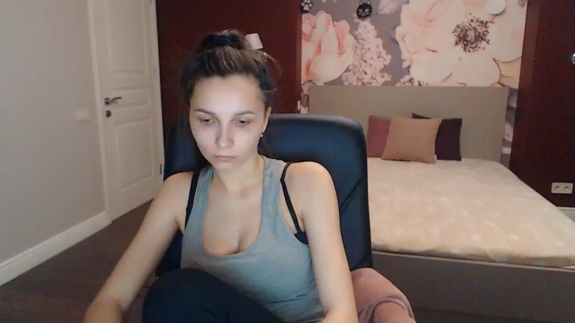 Gallery image thumbnail from Karina_Mils's myfreecams stream on, 04/02/2023, 11:16 image 8 of 20