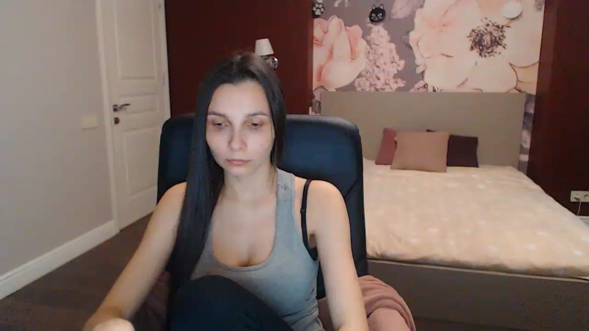 Gallery image thumbnail from Karina_Mils's myfreecams stream on, 04/03/2023, 07:27 image 18 of 20